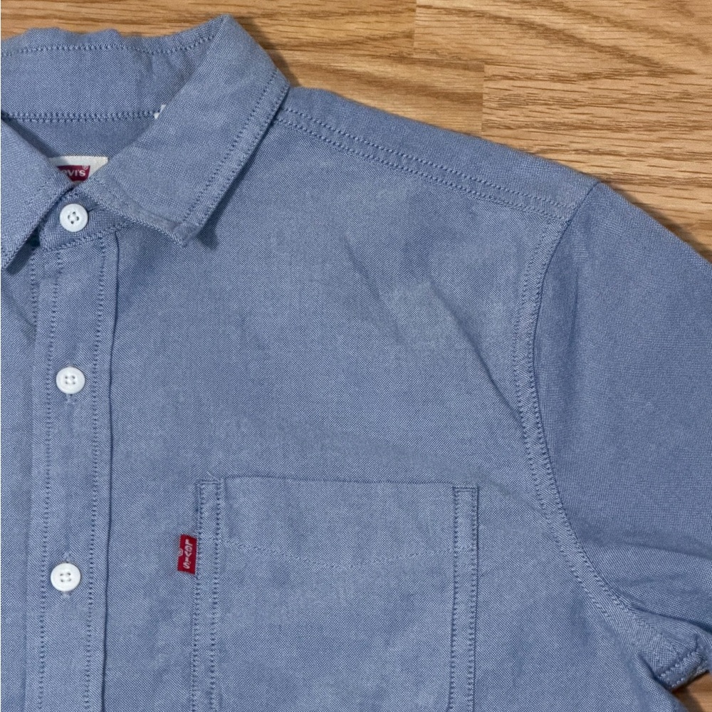 ⸻

Levi’s Button-Down Shirt - Picture 7 of 15